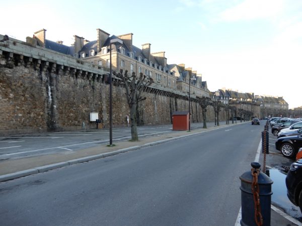 ブルターニュの港町サン=マロは、城壁に囲まれた美しい街。│ガレット（Galette）の本場フランスを巡る旅⑦