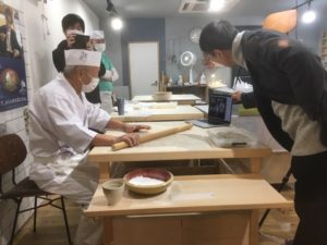 9代そば打ち名人岡本幸廣氏による、オンライン蕎麦打ち体験が開催されました。