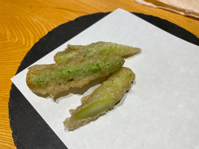 福井市片町の天麩羅・蕎麦処の天籠（てんかご）で、粗挽きそば粉を衣にした天ぷらと早刈り蕎麦に感動した。
