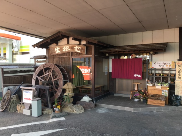 小松市ほたやShokudo（旧 保田家つるつる庵）は、小松うどんと蕎麦のセルフ型店舗にリニューアル。