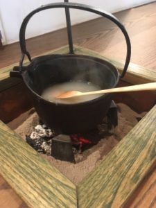 蕎麦のあるカフェ 休日や（高井戸）は、土・日のみ営業の自家製粉石臼挽き蕎麦cafeです。