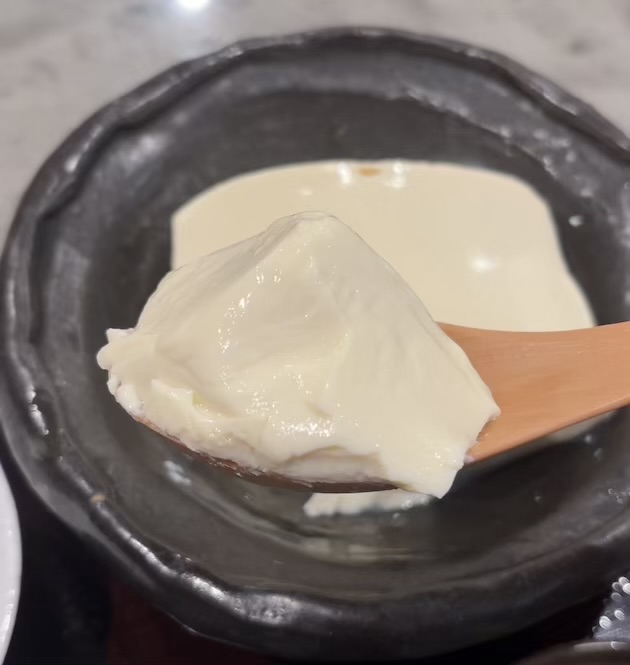 西九条から移転した手打ちそば樹楽(三田市)で、実力派の蕎麦と料理を堪能する。