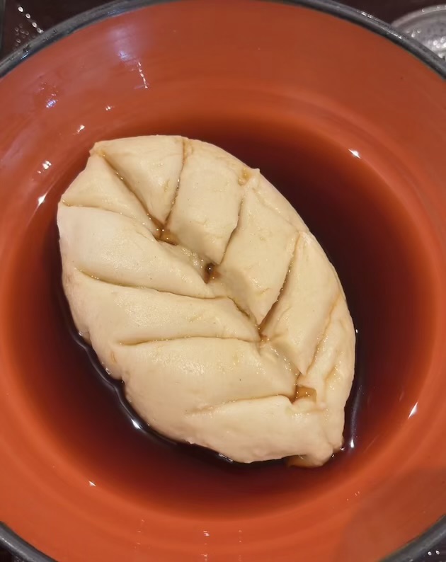 西九条から移転した手打ちそば樹楽(三田市)で、実力派の蕎麦と料理を堪能する。