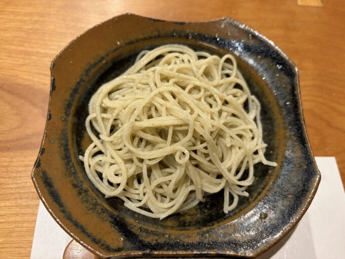 江東区大島「手打ち蕎麦 銀杏」は、料理と本格手打ちそばを味わう下町の名店