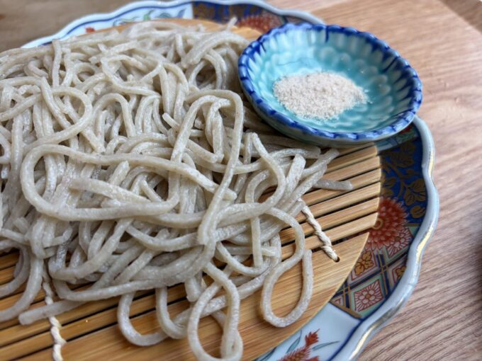 都立大学「手打ち蕎麦 なみの」は、石臼挽き自家製粉の“三たて”で味わう本格手打ちそばが美味い。