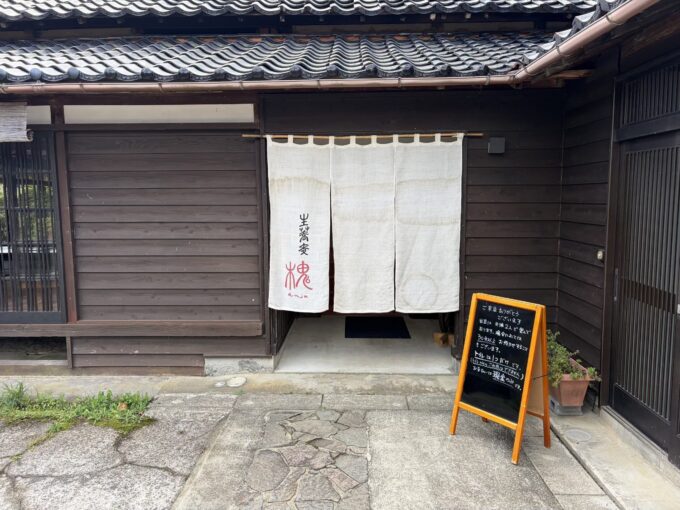 能登島「生そば 槐（えんじゅ）」は、三種の蕎麦食べ比べを愉しむ、石川県七尾市の隠れた名店。