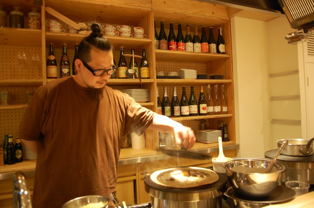 クレープリー オルハコシト カフェ　佐藤さん調理