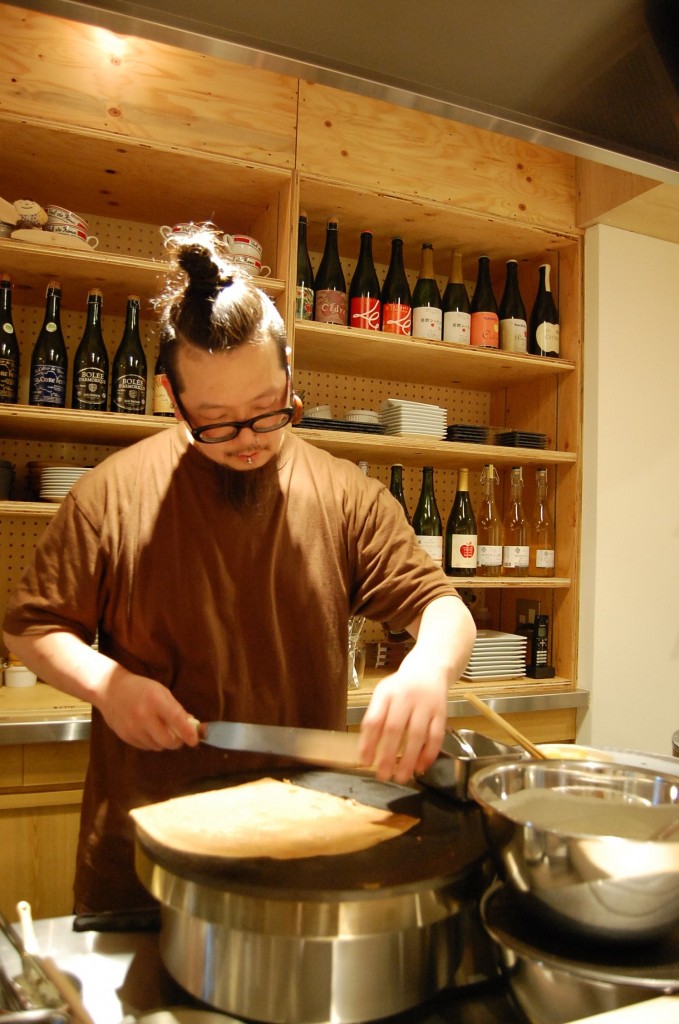 クレープリー オルハコシト カフェ　佐藤さん調理